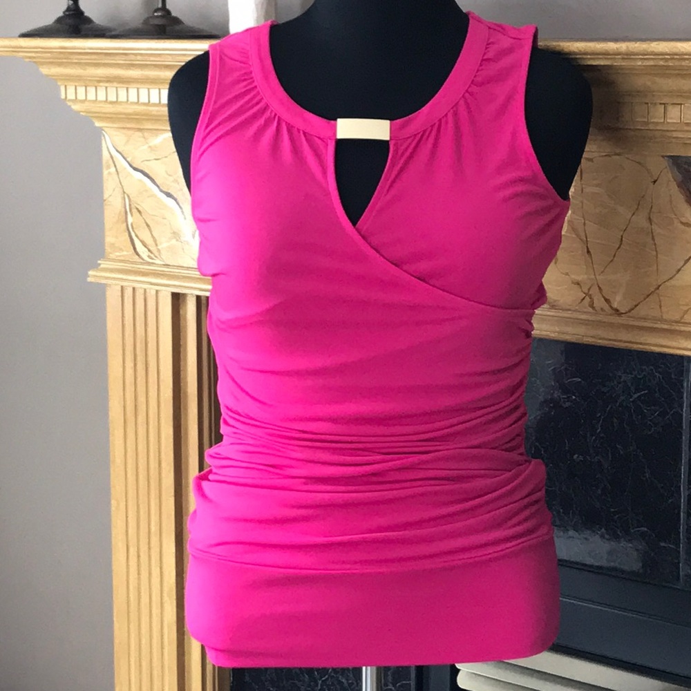 Cache sleeveless top